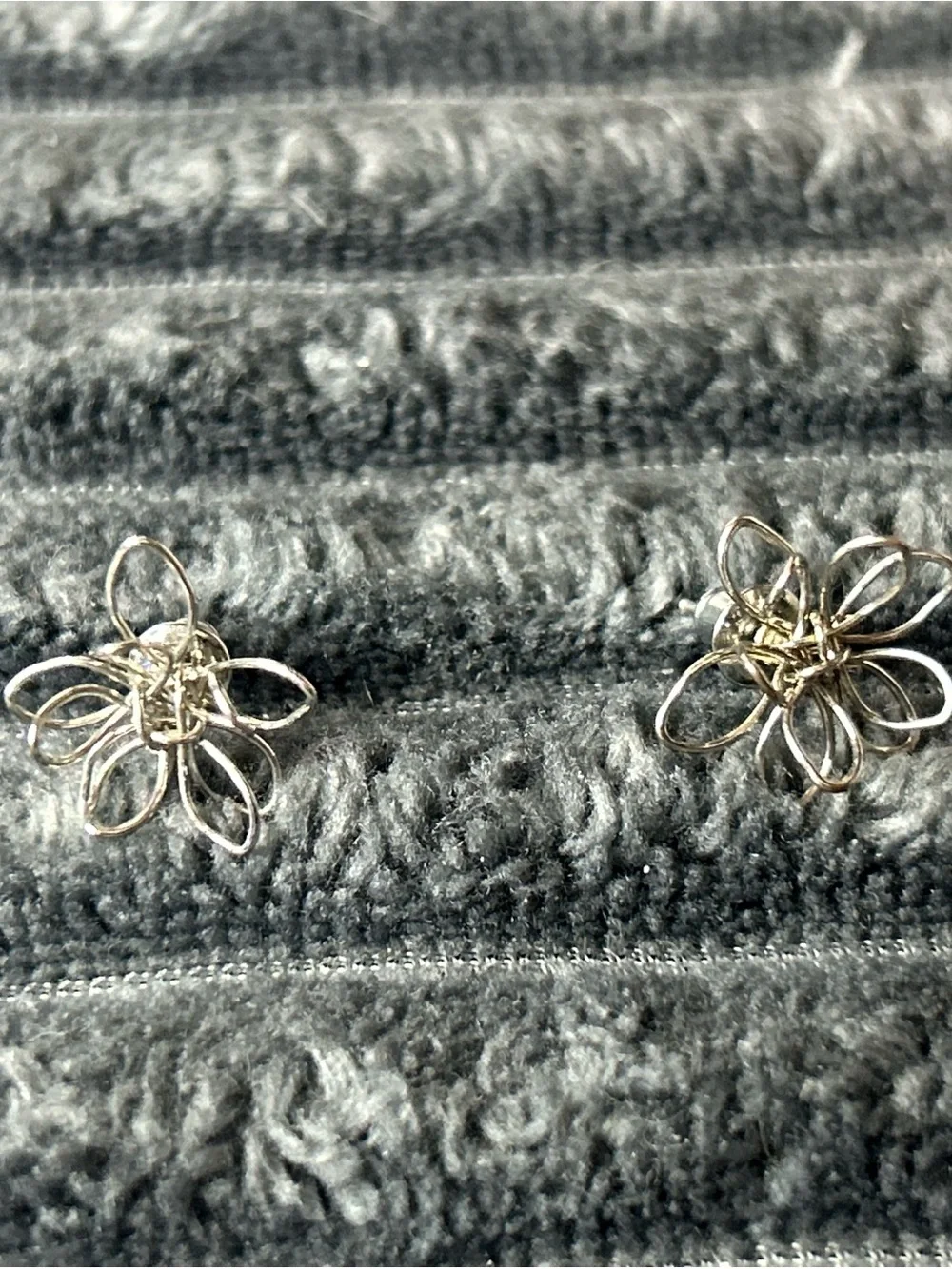 Dainty Silver-Tone Wire Flower Stud Earrings – Whimsical Minimalist Jewelry